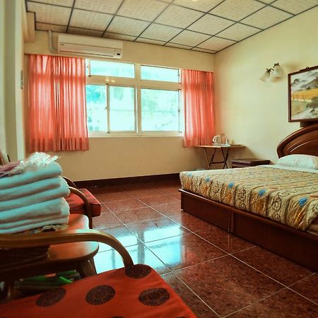 Sun Moon Lake Fisherman Homestay Юйчи Номер фото