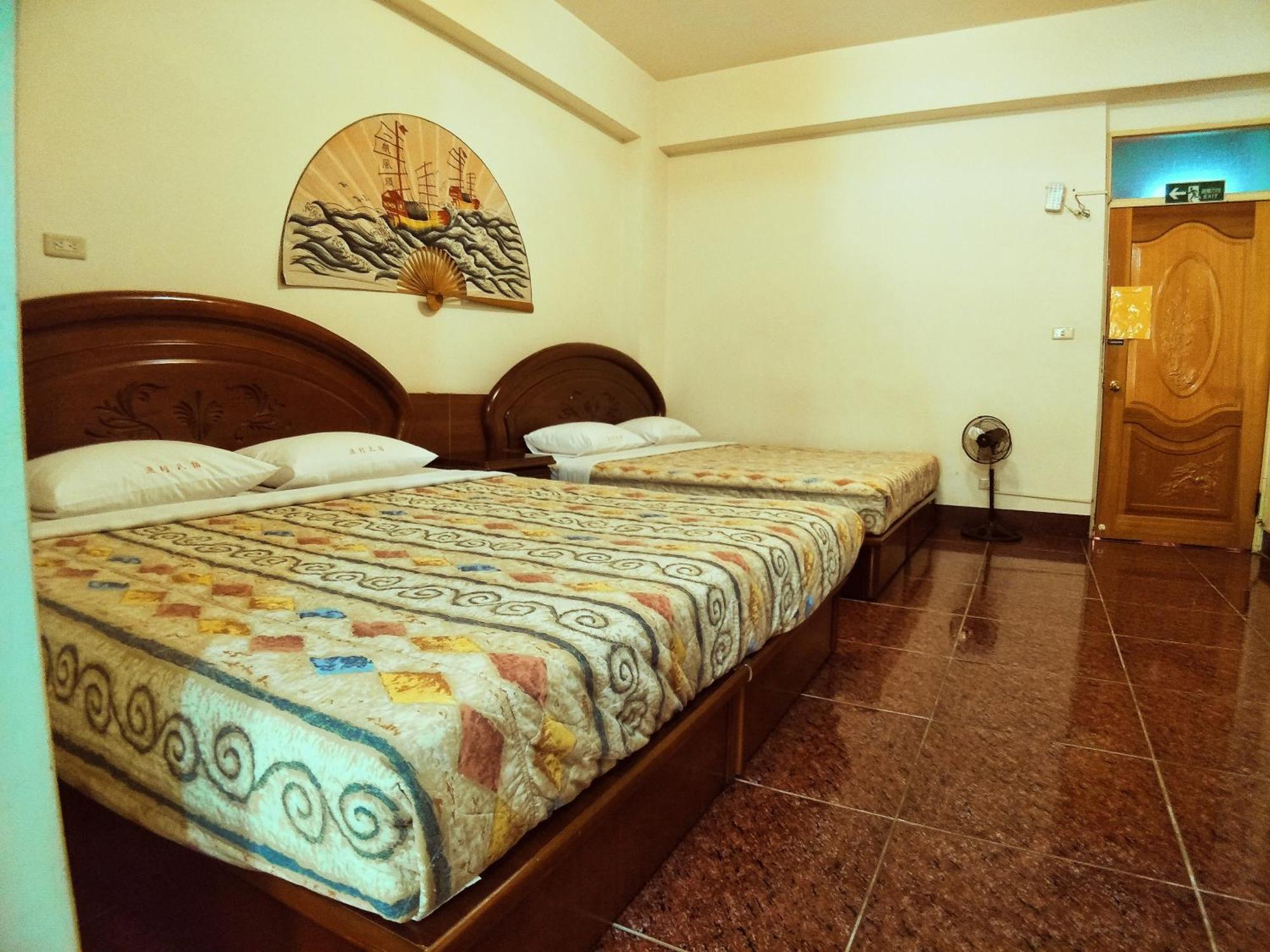 Sun Moon Lake Fisherman Homestay Юйчи Номер фото