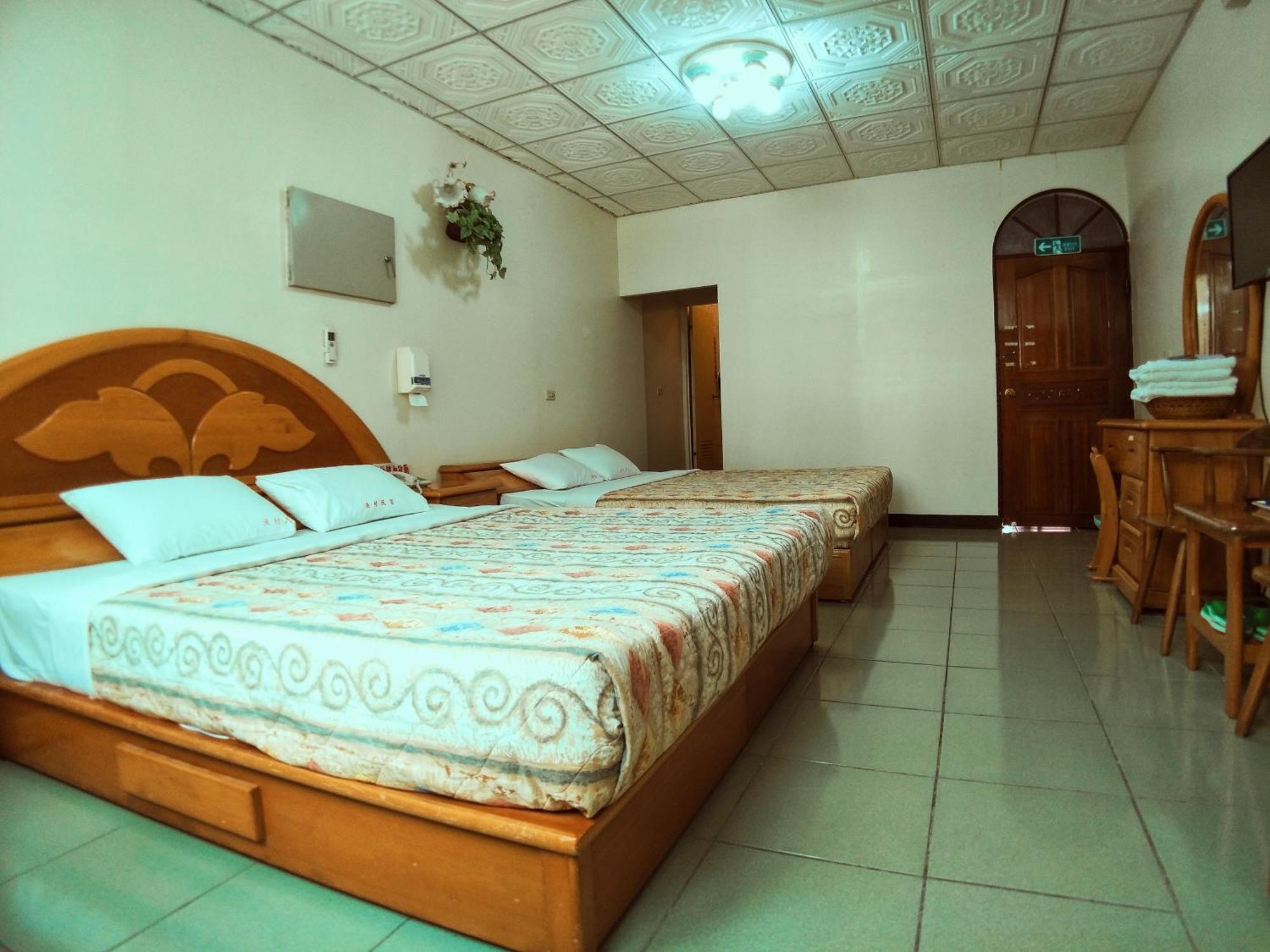 Sun Moon Lake Fisherman Homestay Юйчи Номер фото