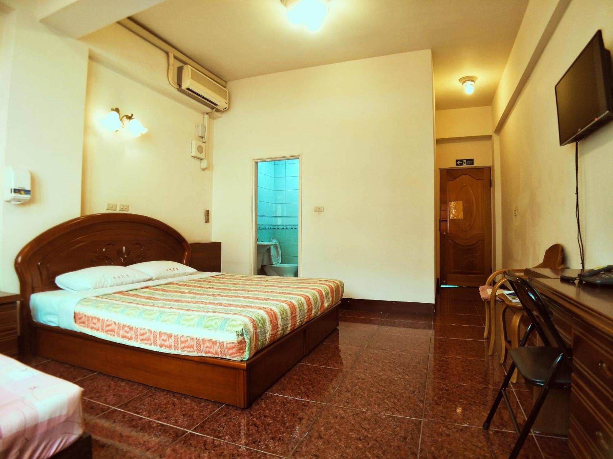 Sun Moon Lake Fisherman Homestay Юйчи Номер фото