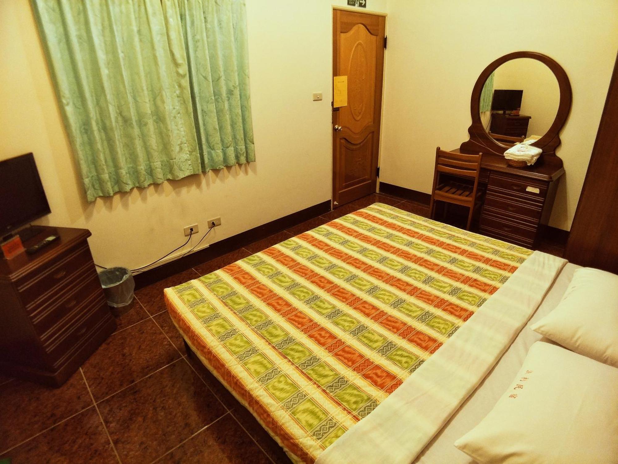Sun Moon Lake Fisherman Homestay Юйчи Номер фото
